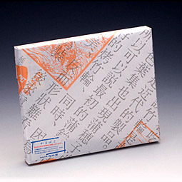 包装紙は河内屋オリジナルの柄で統一