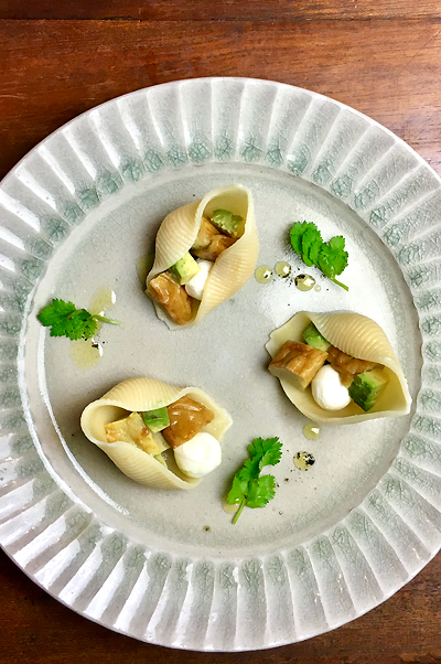 「カリー蒲鉾」でコンキイエの餃子風