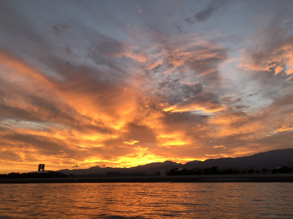 富山湾の朝焼け！