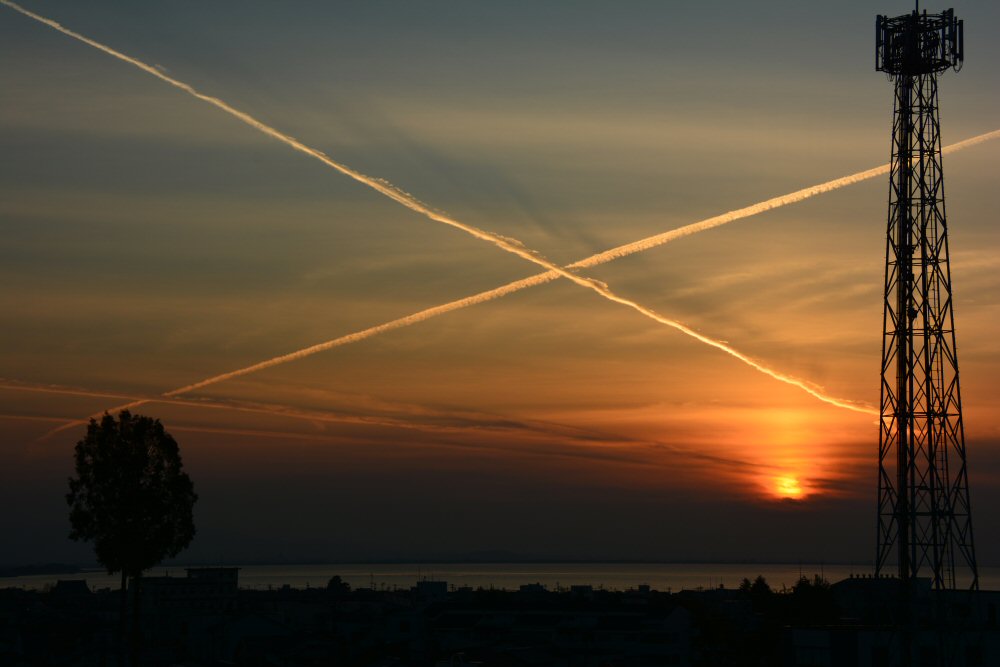 富山湾にx 飛行機雲祭り 社長ブログ 鮨蒲本舗 河内屋