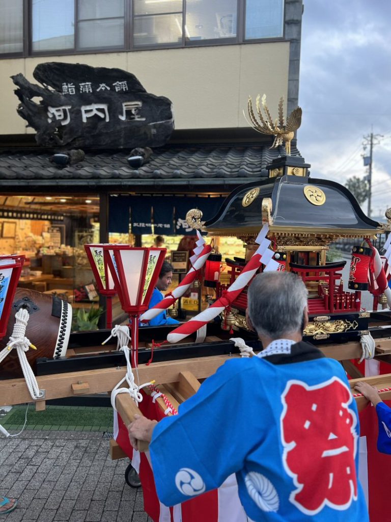 秋季祭礼御神輿巡行、本店に寄っていただきました！