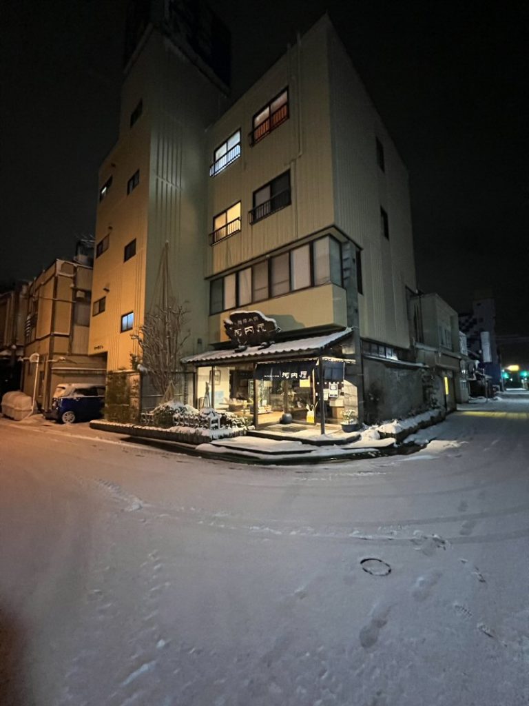 大雪の予報でしたが魚津駅前は大した積雪ではありませんでした！