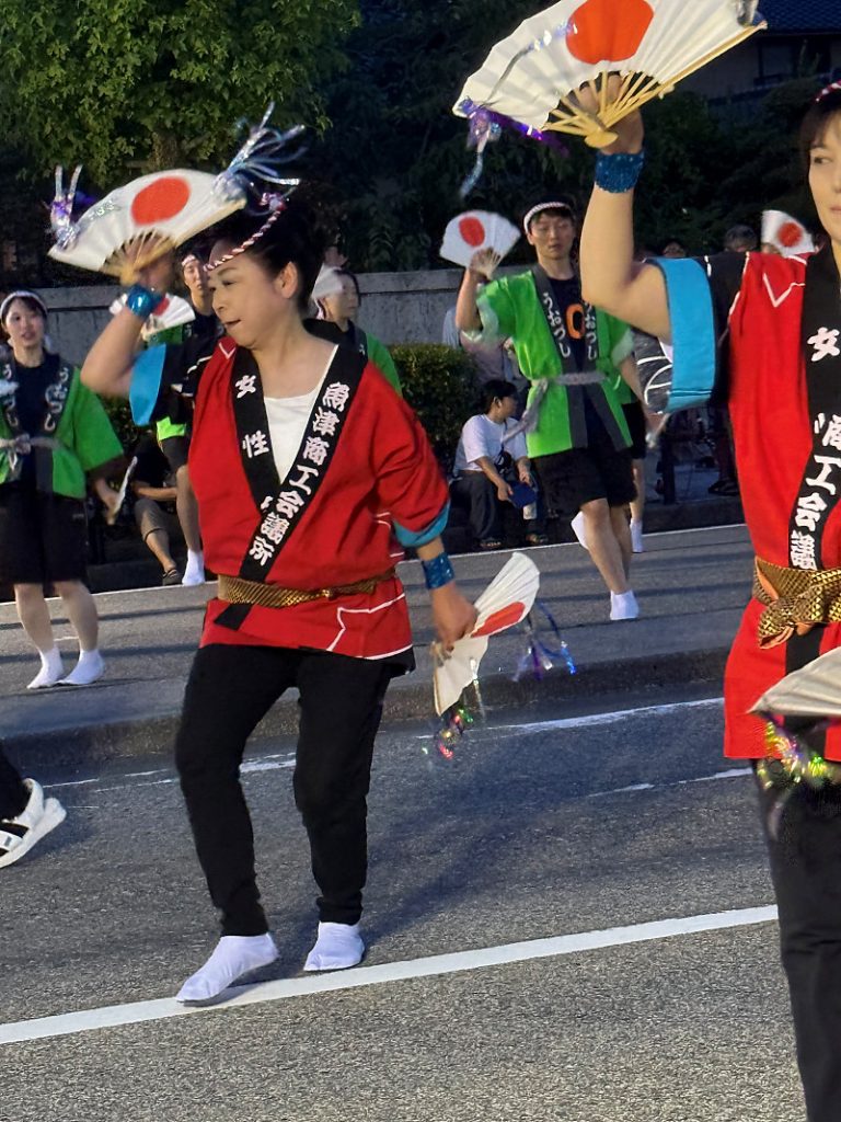 オークリーと一緒に、せり込み蝶六の夏を歩く。