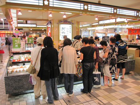 金沢でも蒲鉾は河内屋