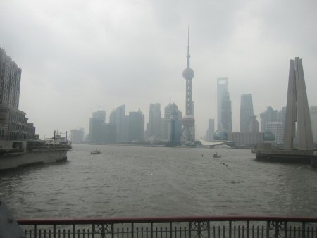 上海ヒルズを眺めながら･･･