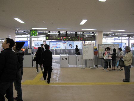 新富山駅（仮駅舎）スタート！
