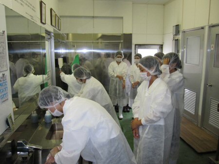 2010年7月29日高校生工場見学.jpg