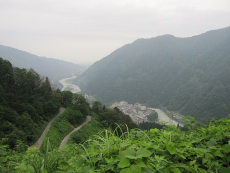 宇奈月温泉街で足湯！