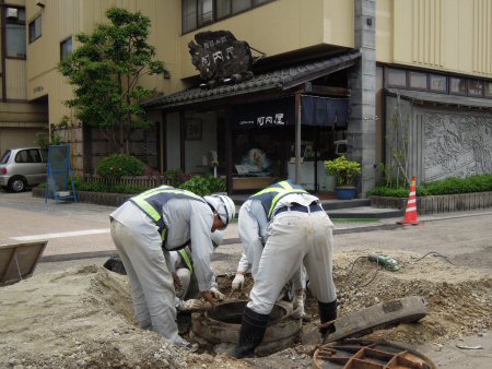 2012年5月29日本店前舗装工事.jpg